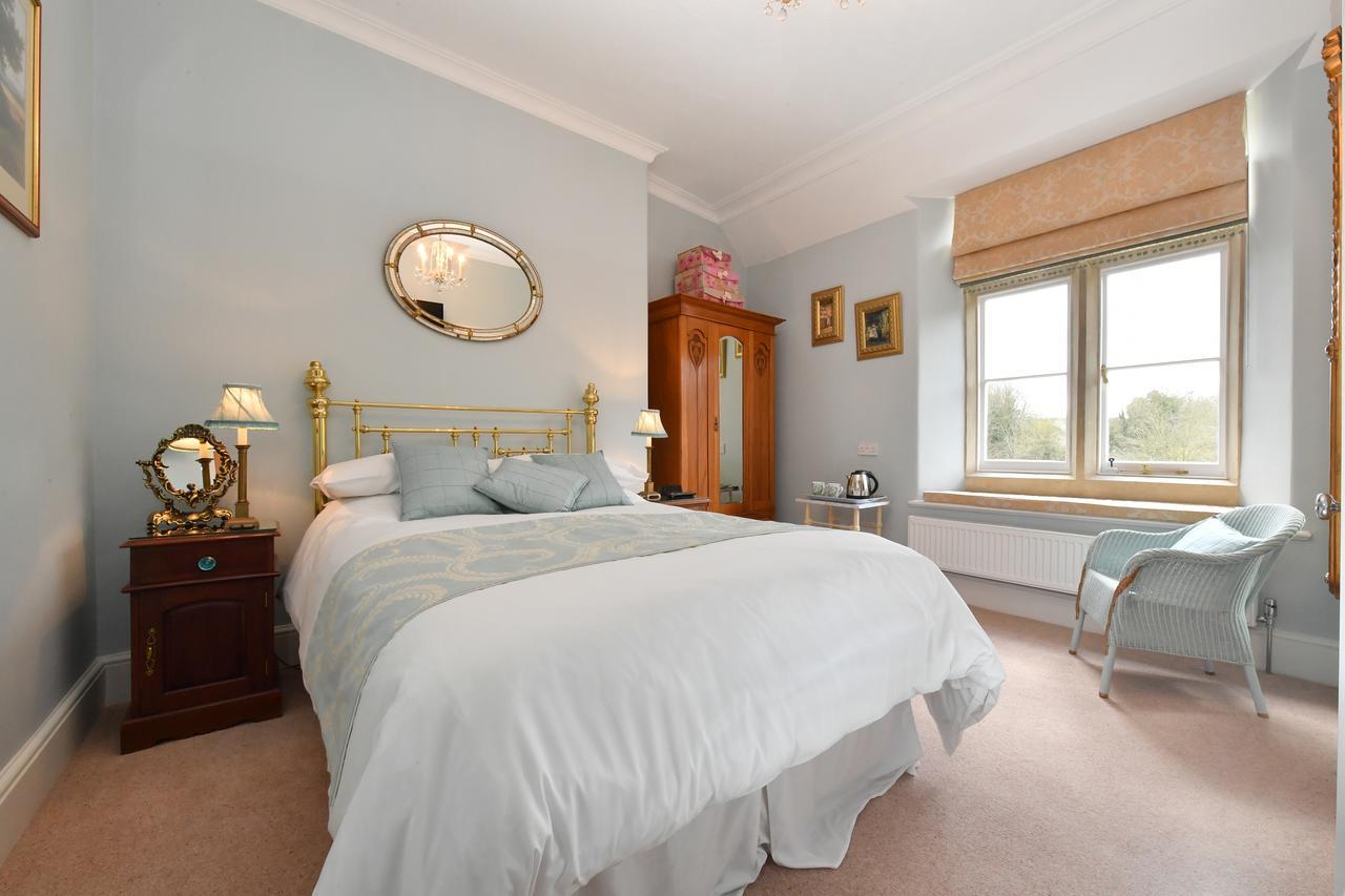 Heritage Bed And Breakfast Calne Bagian luar foto