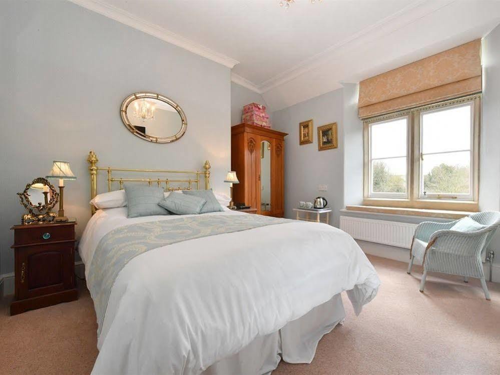 Heritage Bed And Breakfast Calne Bagian luar foto